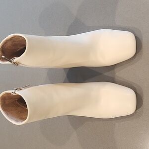 Sam & Libby White Learher Ankle Boots Size 7